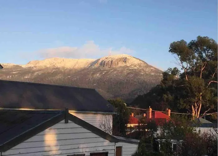 Tranquil Garden Cottage - South Hobart